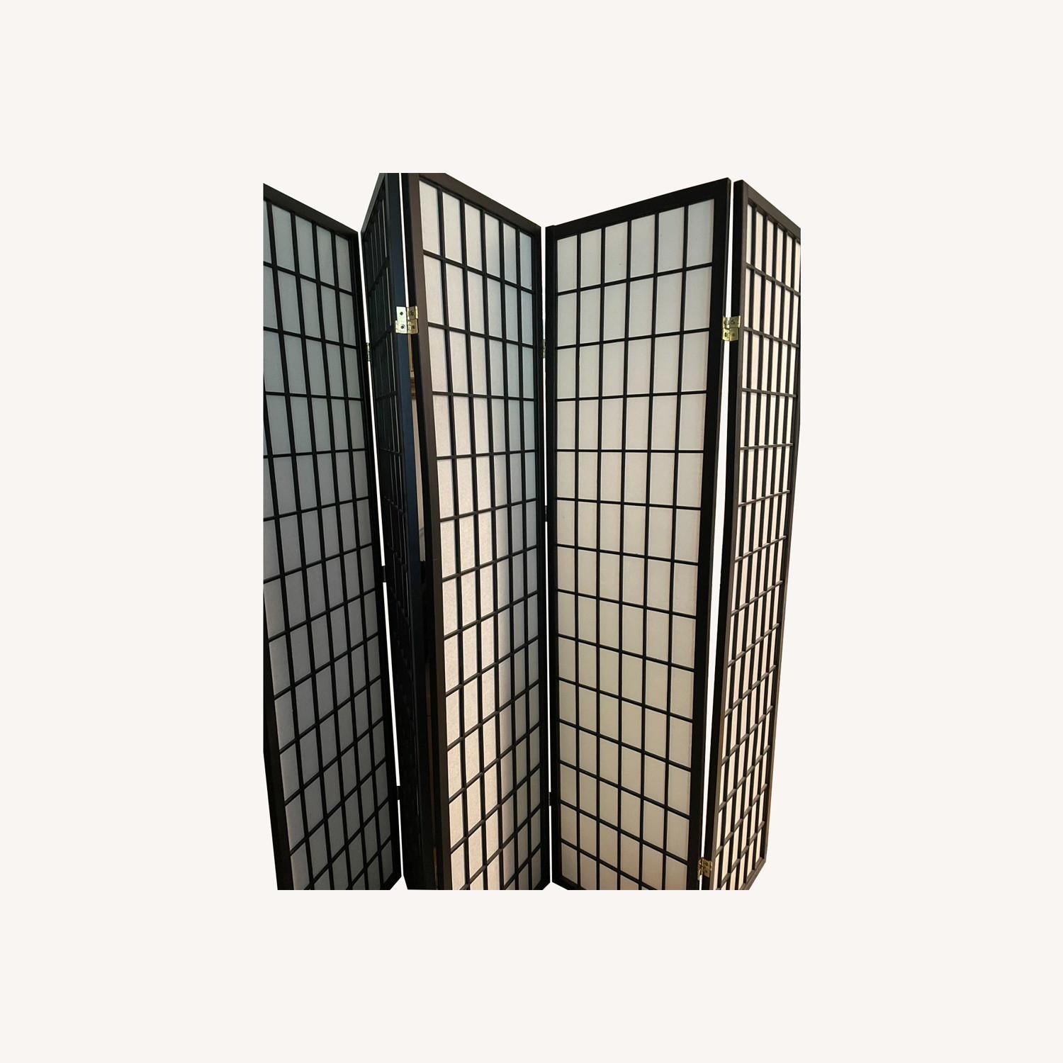 Other 5-Panel Screen In White Paper & Black Grid Design