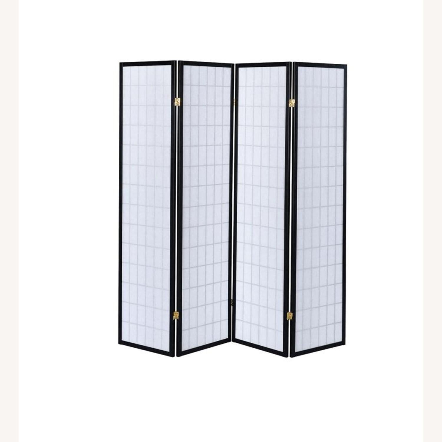 Other 4-Panel Screen In White W/ Linear Grid Design