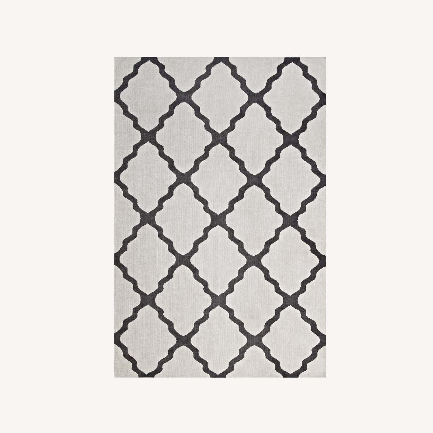 Other 5x8 Area Rug In Ivory & Charcoal Lattice Design