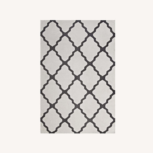 Other 5x8 Area Rug In Ivory & Charcoal Lattice Design