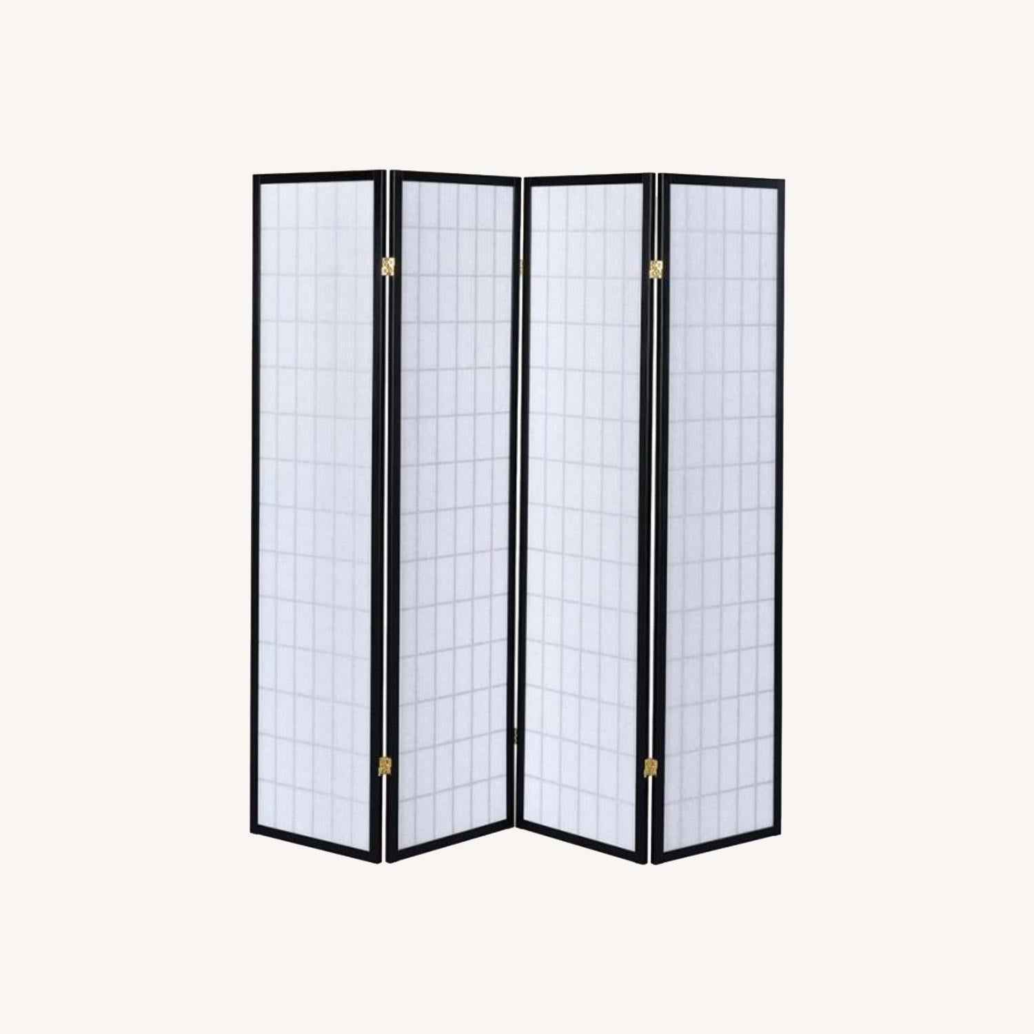 Other 4-Panel Screen In White W/ Linear Grid Design